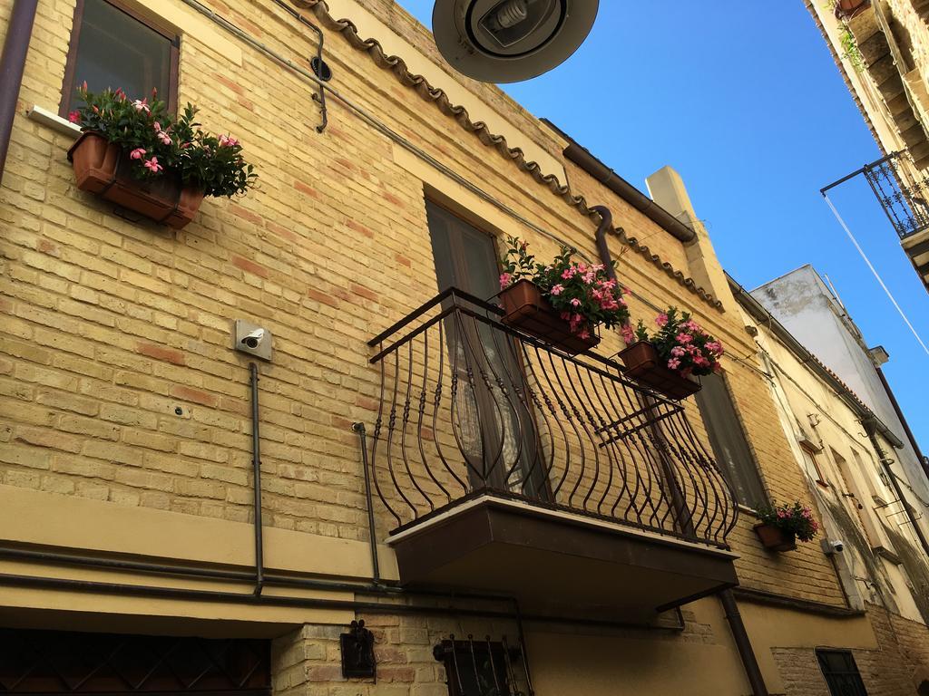 Guest House Dimora Fiorita Serracapriola Bagian luar foto